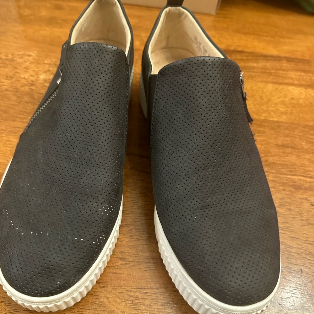 Soul Naturalizer slip on sneaker with side zipper Sz10M